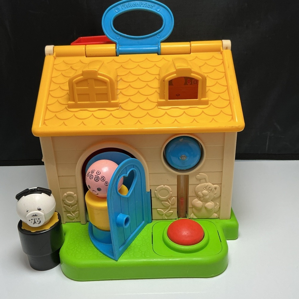 1984 Fisher Price Discovery Cottage Jumbo Chunky Little People-W/2 Toys